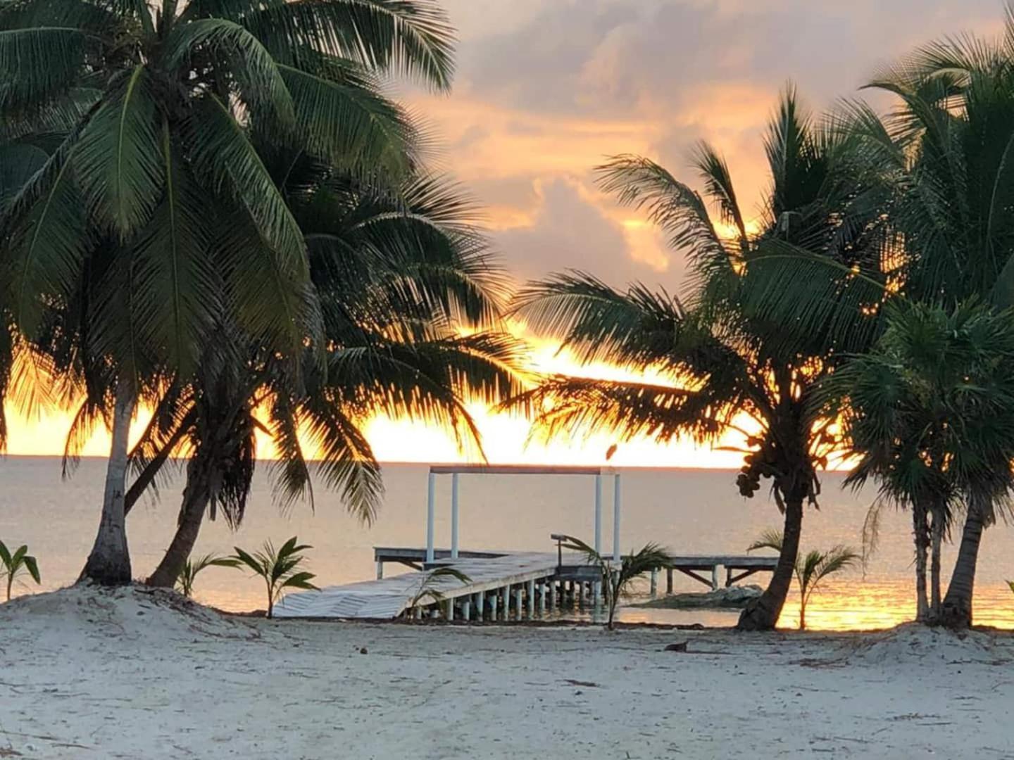 Exquisite Oceanfront Private Estate By Alom San Pedro (Ambergris Caye) Exterior photo