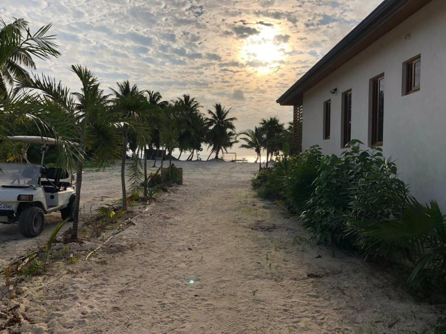 Exquisite Oceanfront Private Estate By Alom San Pedro (Ambergris Caye) Exterior photo